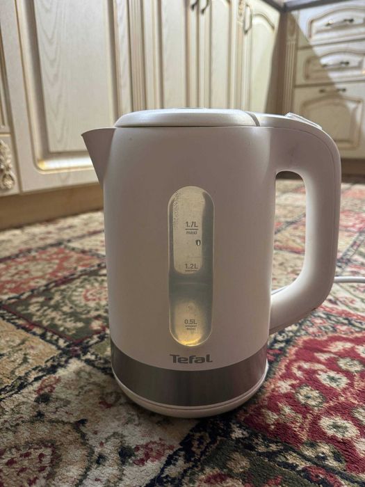 Продаю електрочайник Tefal KO 330130