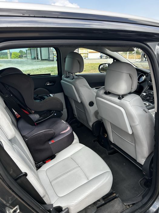 Peugeot 5008 e-HDi