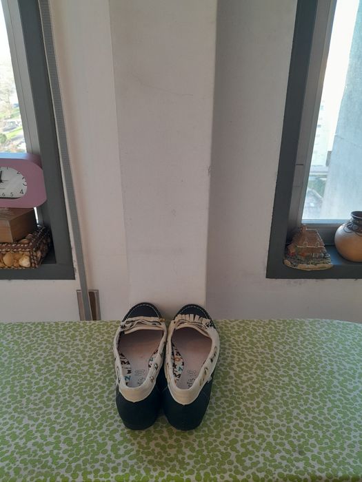 Vendo Sapatos de Senhora VATINERIS muito bonitos como novos