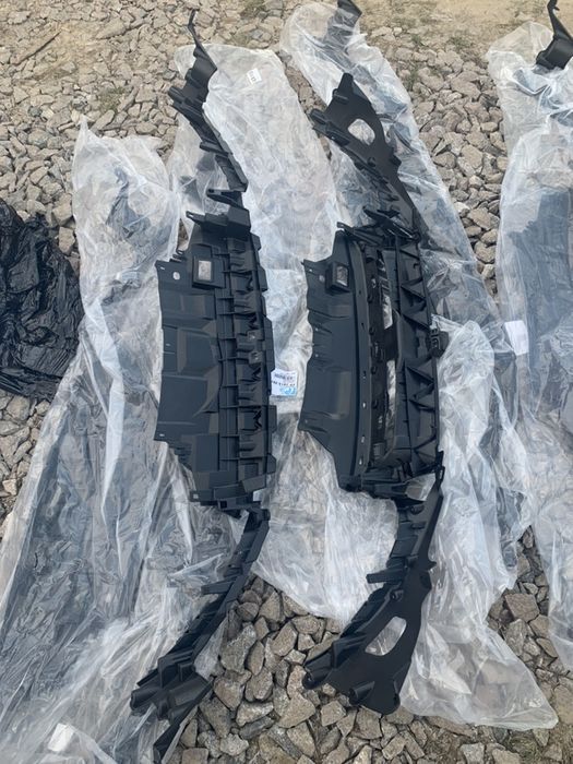 Верхний усилитель бампера передней панели Ford Focus накладка на перед