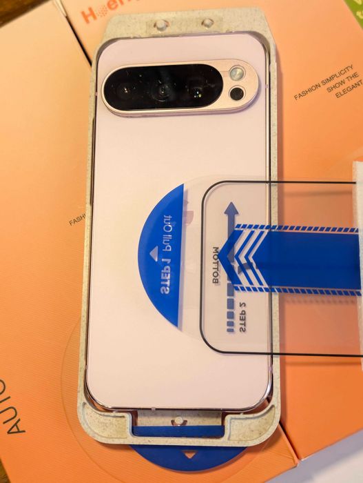 Премиальное защитное стекло Hoerrye к Pixel 9, 9 Pro, 10, 10 Pro, 11, 11 Pro (комплект 2 шт. + установочная рамка)