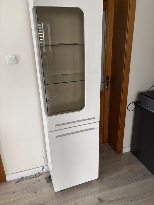 Komoda biała 135x44x85cm plus witryna