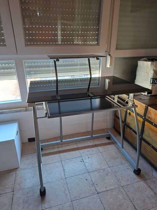 Secretária multifunções