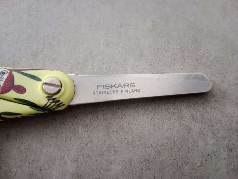 Nożyczki szkolne dziecięce Muminki Mała mi Fiskars dla leworęcznych