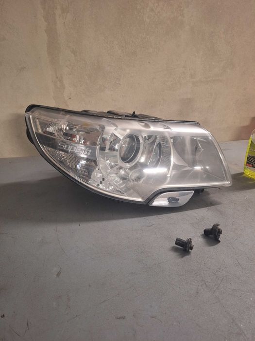 Lampa prawa skoda superb II europa uszkodzona
