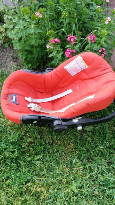 Автокрісло Chicco Artsana Universal 0-13 кг