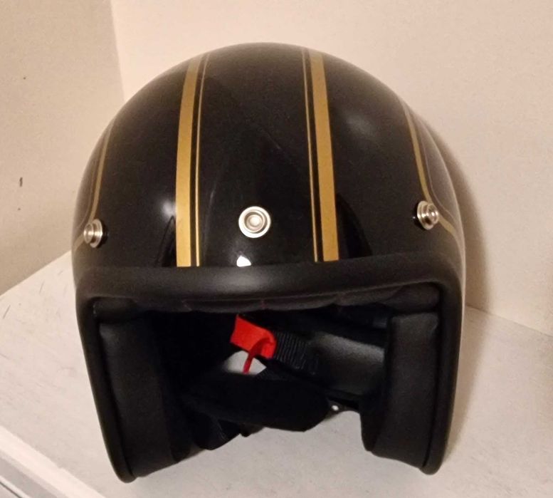 Capacete "retro", tamanho XS. Nunca usado devido ao tamanho (pequeno).