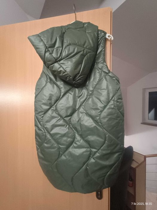 Bezrękawnik z kapturem