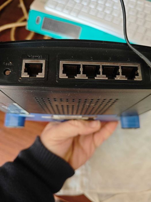 Linksys WRT54GL Wireless Router64584500660738123