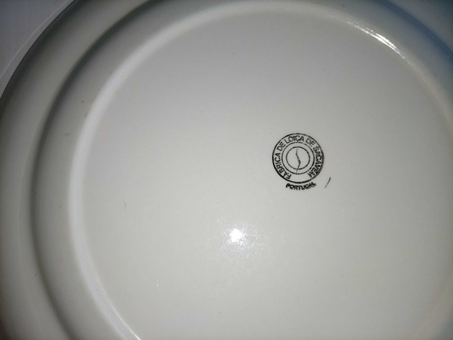 Pratos rasos da Fábrica de Louças de Sacavém