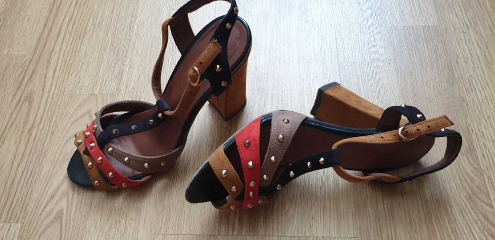 Продам босоніжки 38 розміру