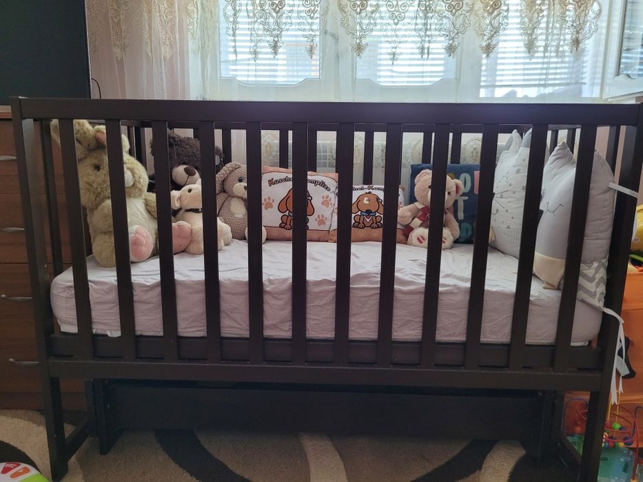 Дитяче ліжко коричниве