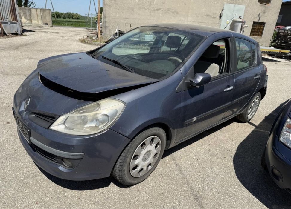Renault Clio III silnik 1.6 16v czesci lampa zderzak klapa maska