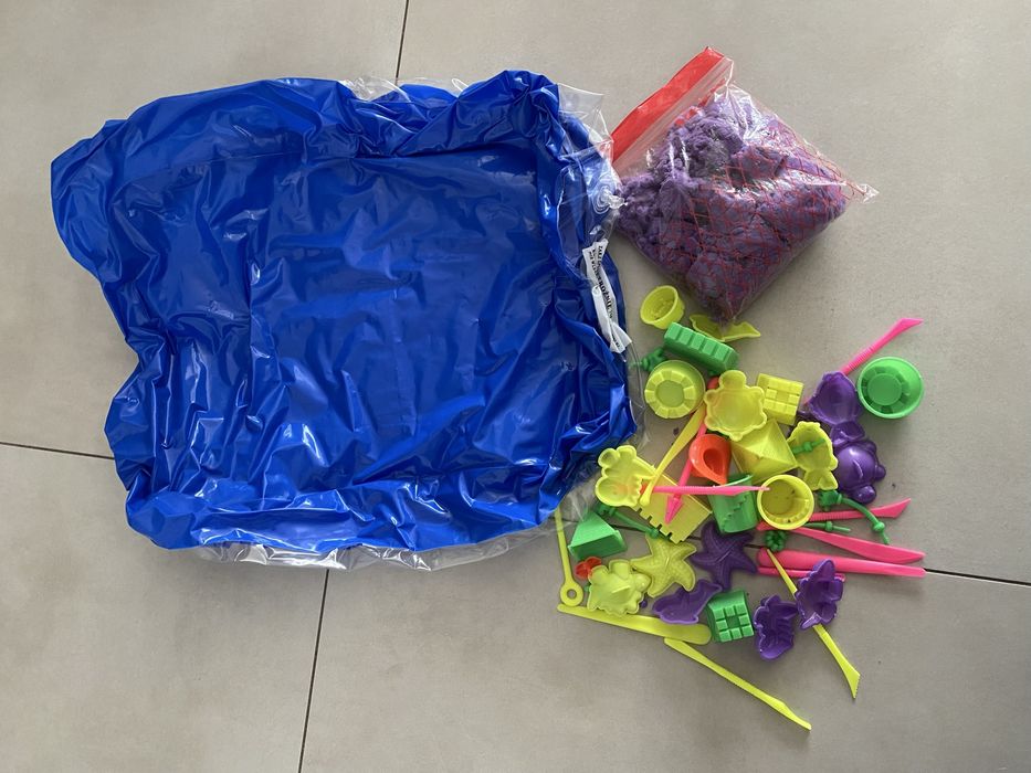 Zestaw: piasek kinetyczny, dmuchany basen + akcesoria