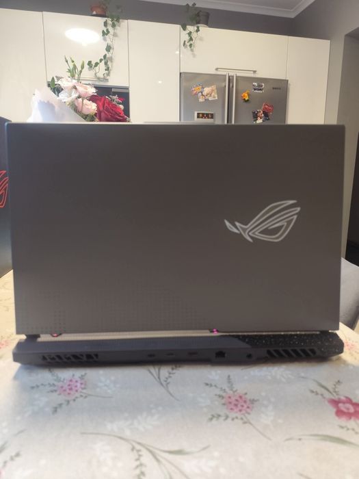 Sprzedam Asus Róg Strix/RTX 4070 TGP 140 W/Ryzen 9 /17,3 -240Hz 2K