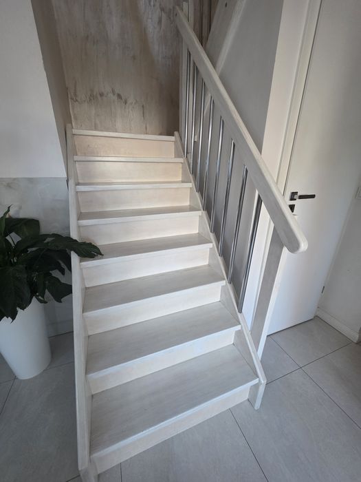 Schody drewniane  z jesionu