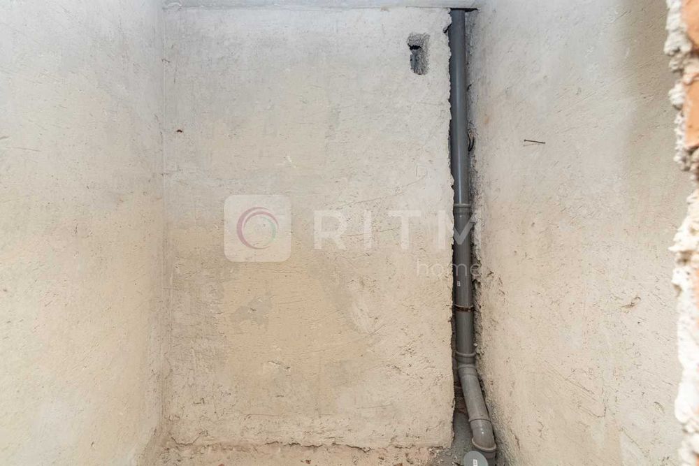 Продається 2-кімнатна квартира площею 73 м² на 1 поверсі.