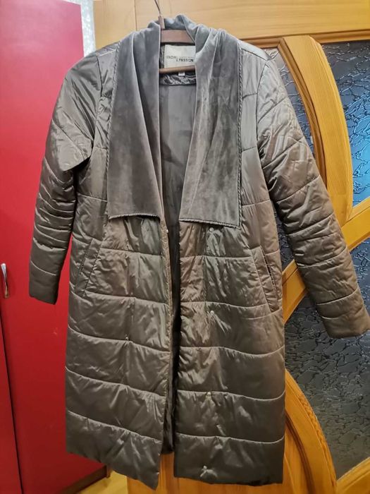 Продам демисезонне пальто