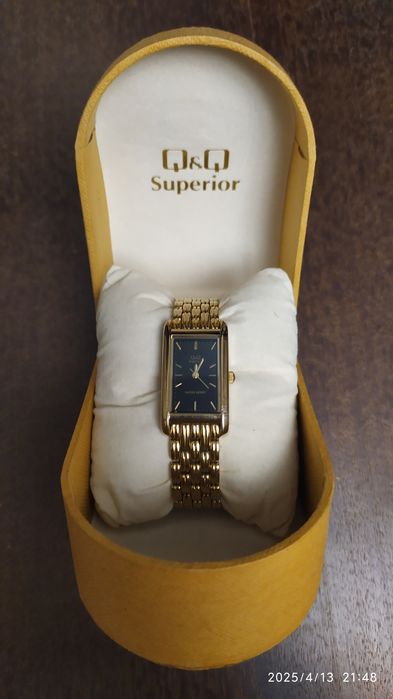 Годинник жіночий Q&Q