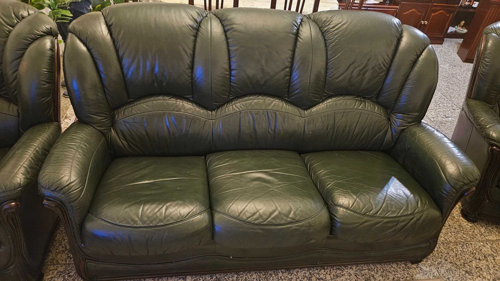 Conjunto de sofás em pele verde-escura – Sofá-cama + 2 cadeirões