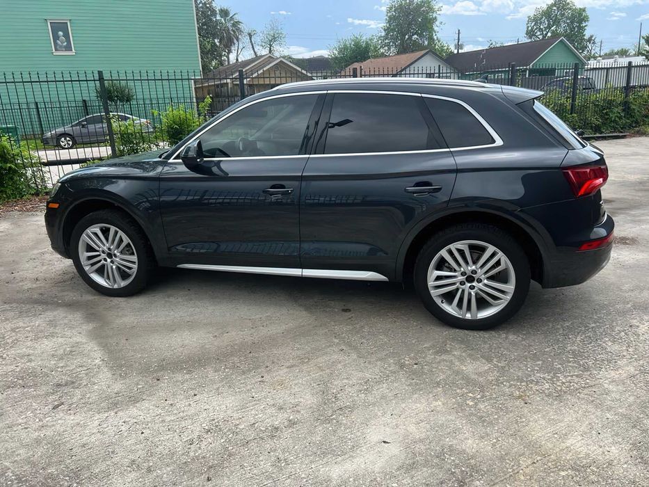 Audi Q5      2020