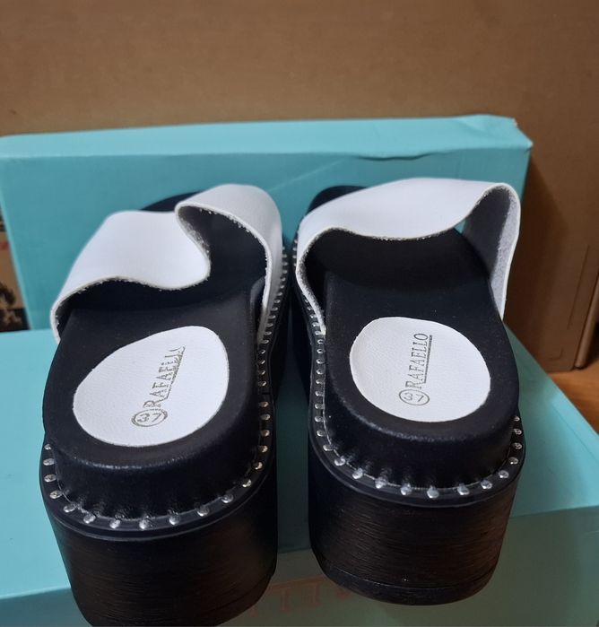 Жіночі шльопанці