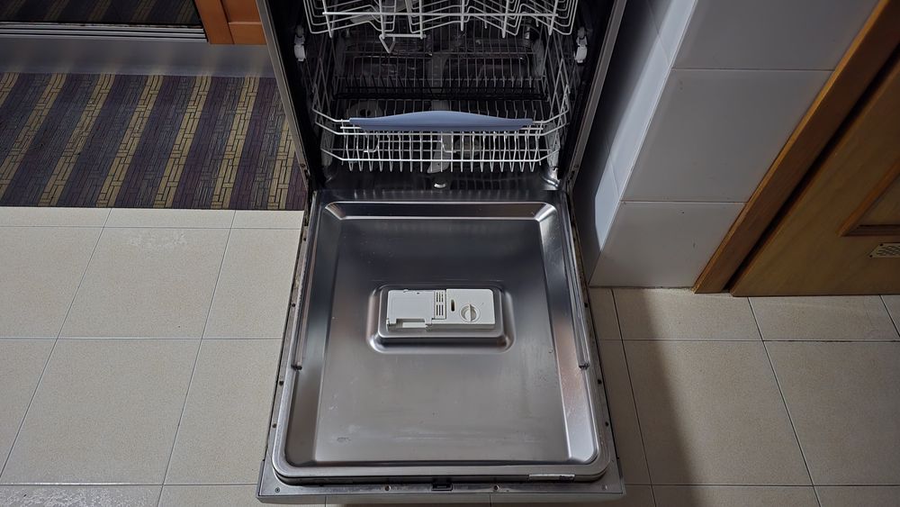 Maquina lavar loiça Ariston AVARIADA