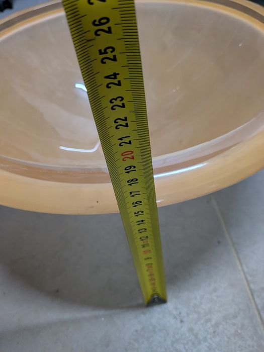 Lavatório de vidro amarelo