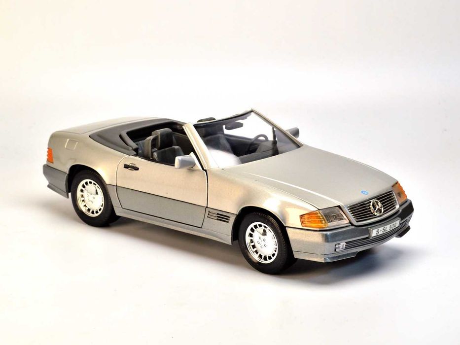 Модель автомобіля Master Toy Mercedes-Benz 500SL, (1:18), сріблястий