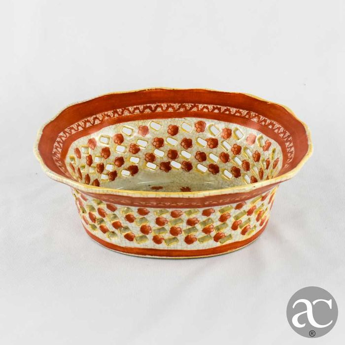 Cesta / Taça / Fruteiro vazada em porcelana da China, Rouge de Fer