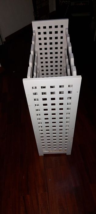 Vendo garrafeira em pinho pintada de branco