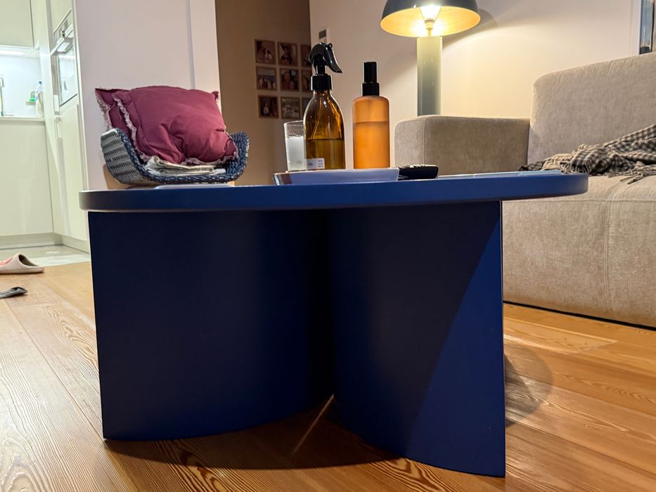 Mesa de sala de estar AZUL circular escandinava