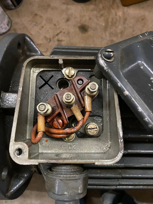 Електродвигун 4АМ100l6у3