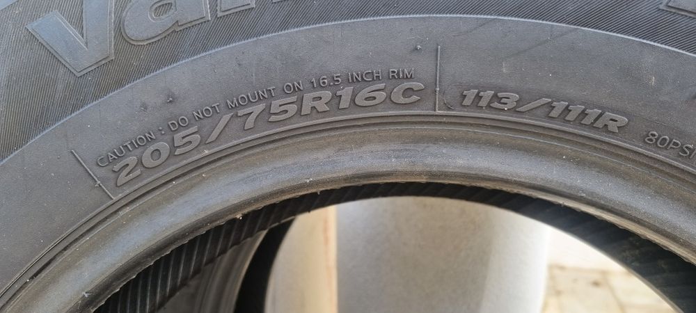 Pneus 205 75 R16 C