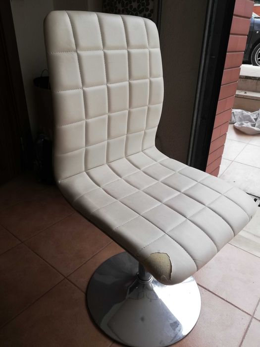 Cadeiras para mesa de jantar.