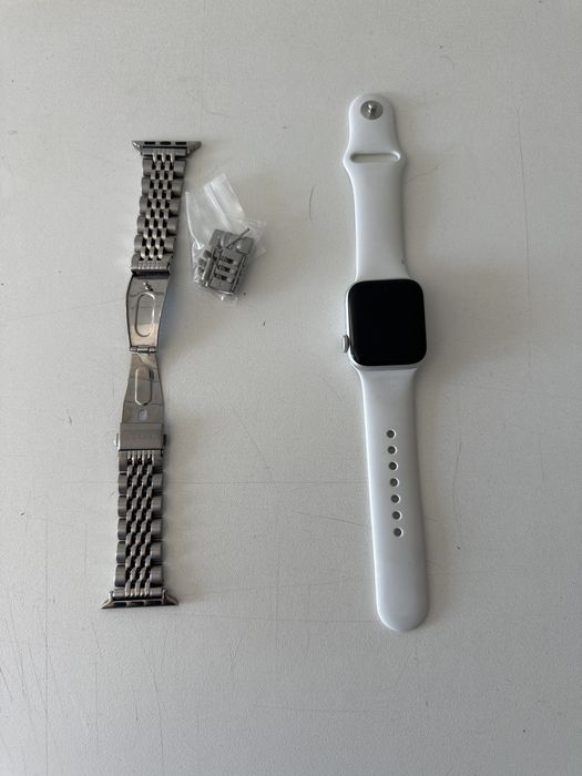 Vendo Apple Watch SE (1.ª Geração) em excelente estado de conservação, totalmente funcional.