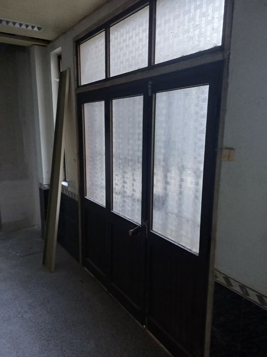 Loja/garagem/arrumos