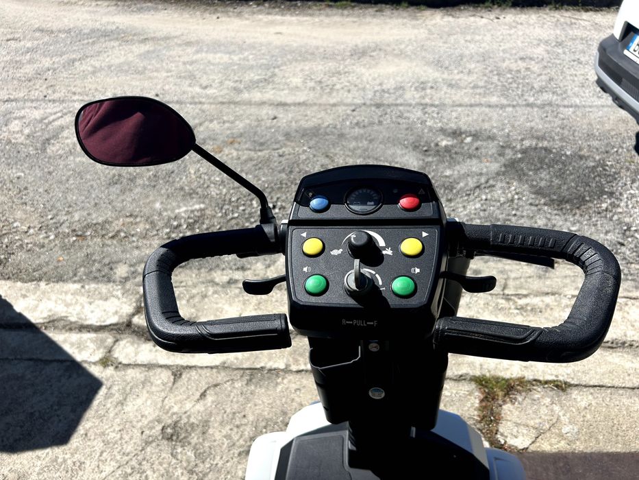 Scooter Centuro S2 elétrica para mobilidade reduzida