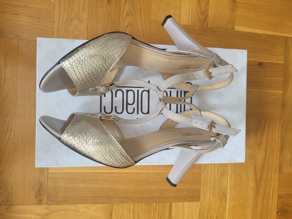 Buty wizytowe sandałki na obcasie