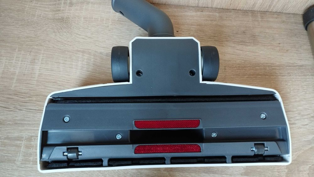 Пылесос Bork  V601 безмешковой с аквафильтром