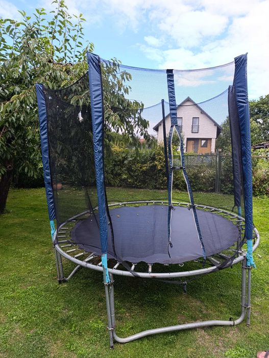 Trampolina ogrodowa dla dzieci