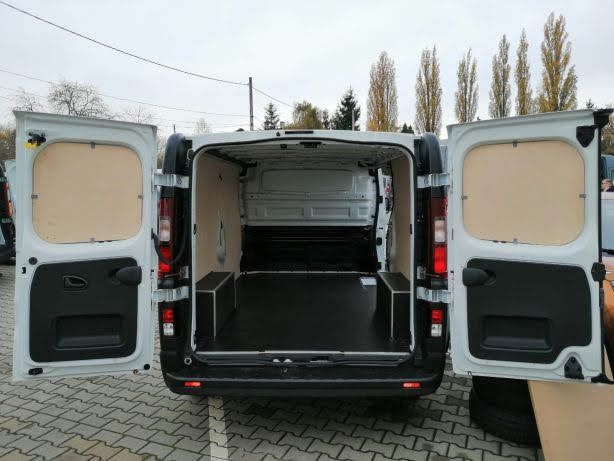 Zabezpieczenie przestrzeni ładunkowej Renault Trafic L2H1