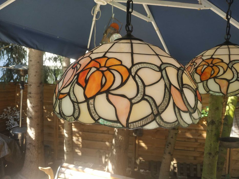 Dwie  lampy żyrandole witrażowe Tiffany wiszące