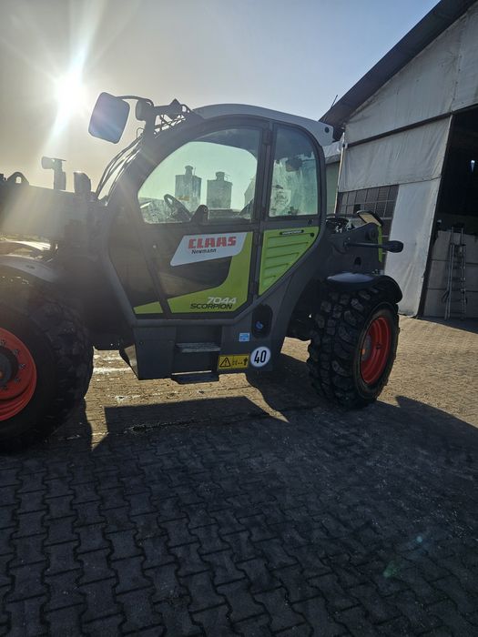 Ładowarka teleskopowa Claas Scorpion 7044