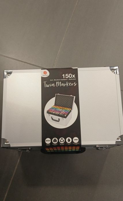 Mala de metal com 150 marcadores