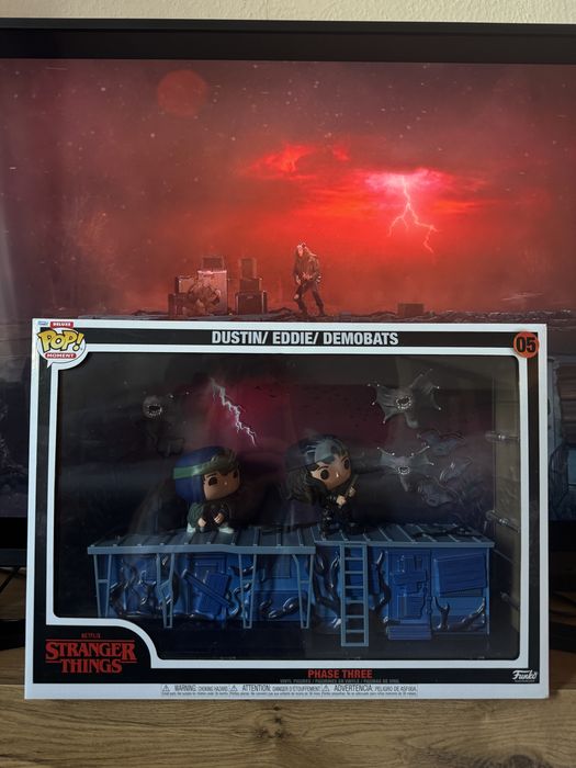 Funko Pop! Deluxe Moment Dustin/Eddie/Demobat Stranger Things