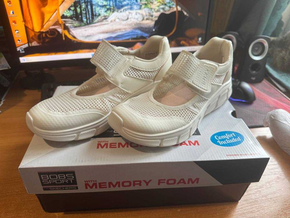 Skechers - Жіночі босоніжки 37.5 - Memory Foam