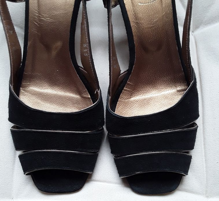 Sapatos de senhora pretos com dourado, marca Sorriso, Tam 36 meio