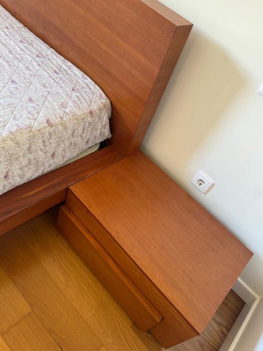 Cama de casal c/mesinhas