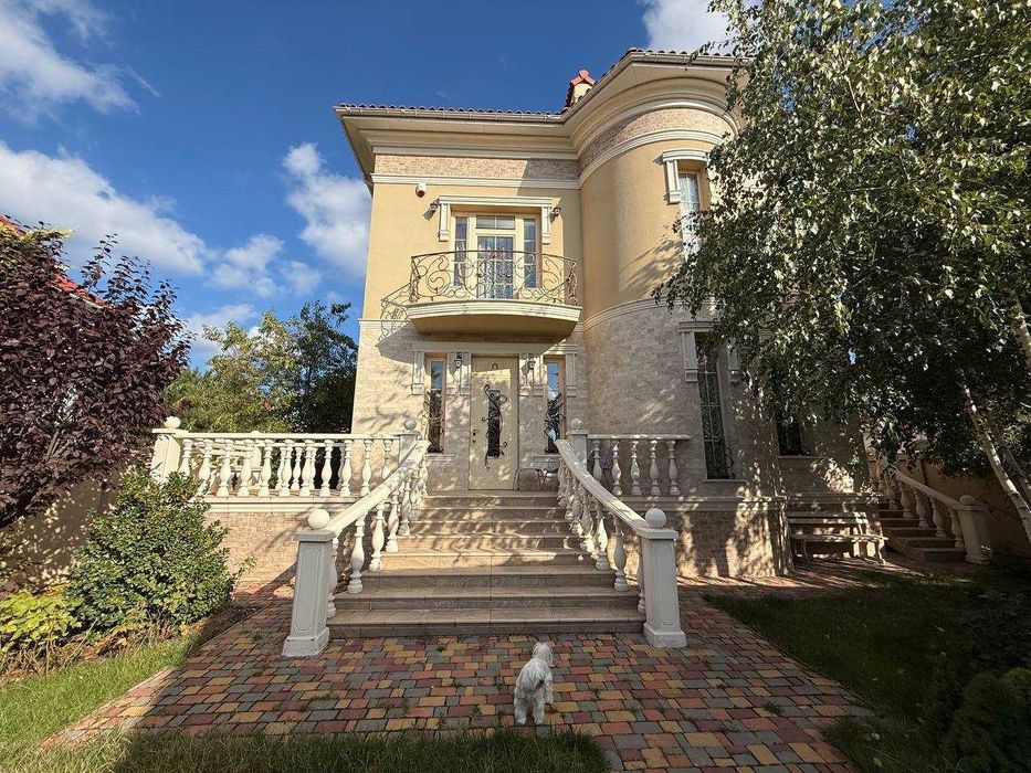 Продам хозяйский дом у моря в Совиньоне — 296 м², закрытый поселок!